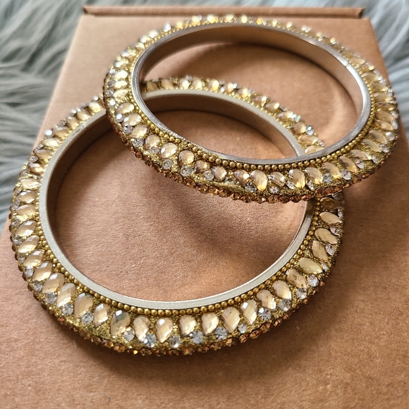 2 Stunning Chunky Bracelets - Picture 1 of 5